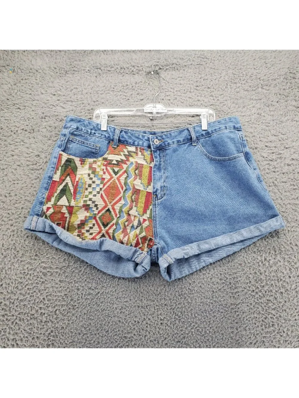 Shein Shorts Womens 3XL Blue Multicolor Aztec Pocket Denim Cuffed *Read*